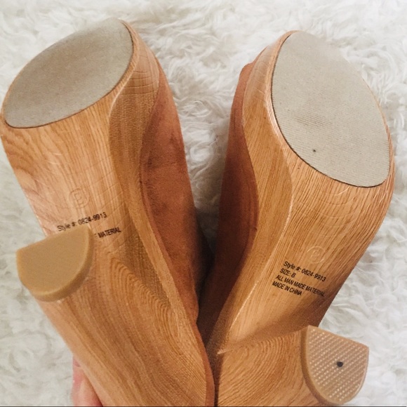 NYC NWT Tan Suede Peep Toe Heeled Clogs Size 8 - Picture 12 of 14